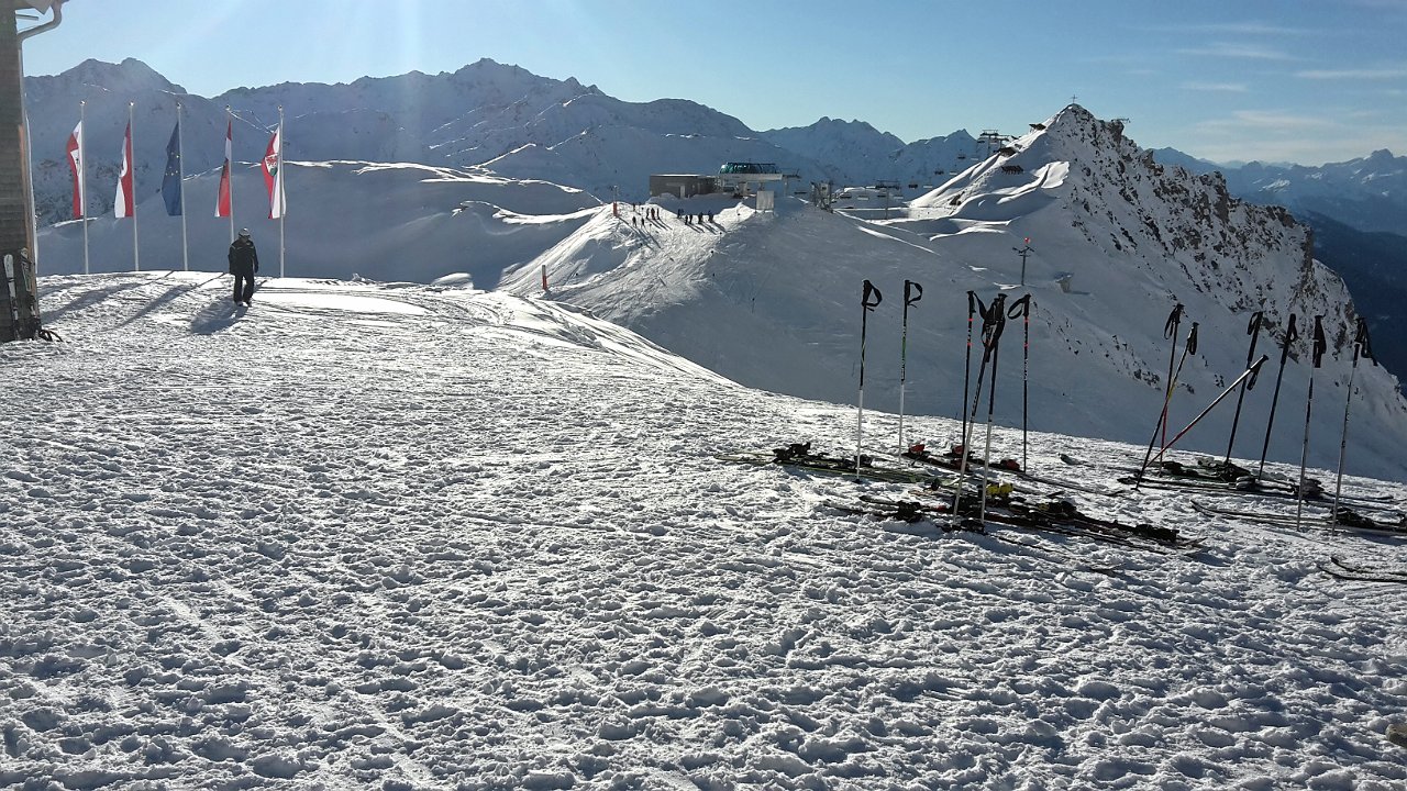 13 Blick v. der Ulmer Huette zur Alpe Rauz Bergstation.jpg - Blick von der Ulmer Hütte zur Alpe Rauz Bergstation